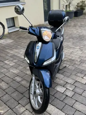 Piaggio Liberty 125 iGet 4T 3V Roller   Scooter Bild 2