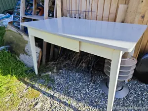 alter Tisch Vintage Gartentisch Deko