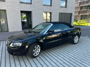 Audi A4 Cabriolet 2.0 TDI S line Bild 2