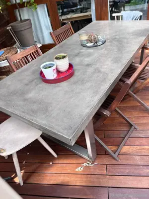 Terrassenbetontisch