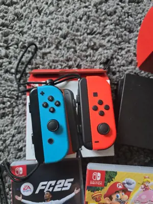 Nintendo switch Spielkonsole ,  controller , joycon und 6 videospiel im OVP . Bild 2