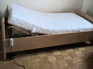 Bett, neuwertig, Pflegebett Bild 2