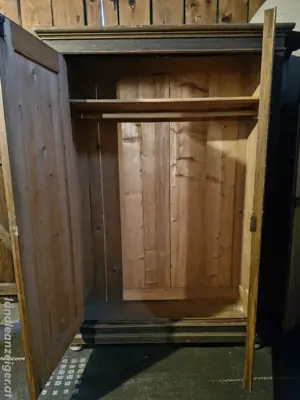 Alter Schrank Bild 4