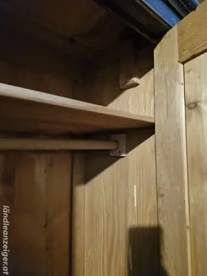 Alter Schrank Bild 2