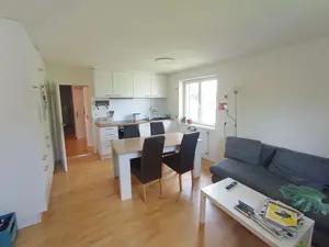 Unmöbliertes Zimmer in heller 3er WG ab Juli Bild 2