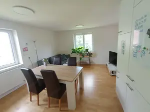 Unmöbliertes Zimmer in heller 3er WG ab Juli