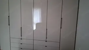 Kleiderschrank