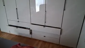 Kleiderschrank Bild 2