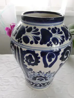 weiß - blaue Vase aus Mexico 