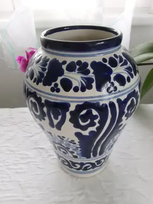 weiß - blaue Vase aus Mexico