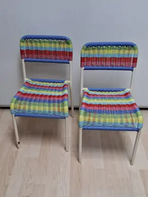2 Ikea Färgglad Kinderstühle