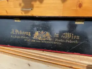 2 Ersatzteile für sehr altes A. Pokorny Klavier