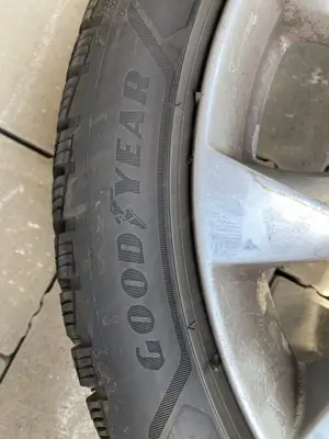 Winterreifen mit Alufelgen Mazda Bild 2