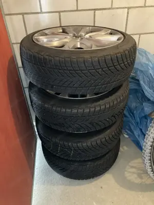 Winterreifen mit Alufelgen Mazda Bild 5