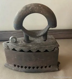 Antikes Bügeleisen 
