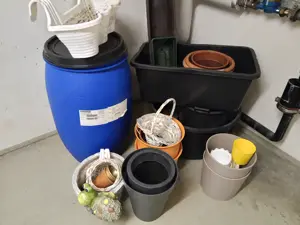 Div. Blumentöpfe und Übertöpfe  zu verschenken Bild 3