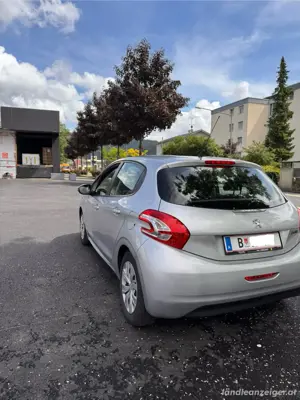 Peugot 208 Frischer TÜV Öamtc**** Bild 2