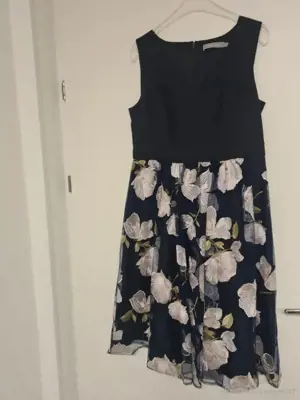 Kleid bestickt
