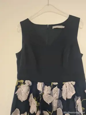 Kleid bestickt Bild 2