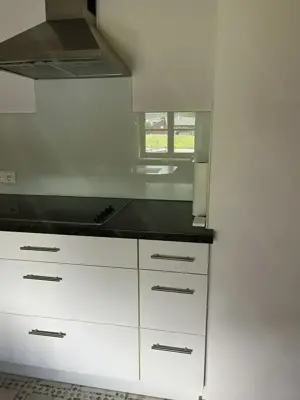 Neuwertige Einbauküche mit Geräten   Günstig abzugeben! Bild 2