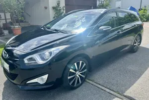 Hyundai i40 Europe 1,7 CRDi DPF Kombi   Family Van Bild 5