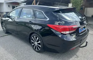 Hyundai i40 Europe 1,7 CRDi DPF Kombi   Family Van Bild 7