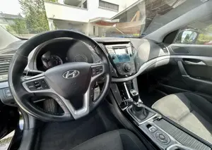 Hyundai i40 Europe 1,7 CRDi DPF Kombi   Family Van Bild 9