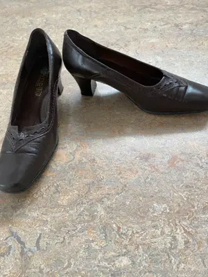 braune Schuhe