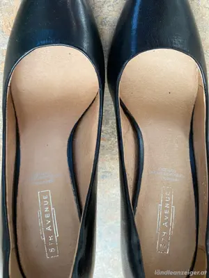 schwarze Schuhe