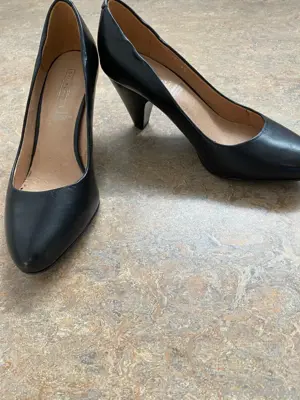 schwarze Schuhe Bild 2