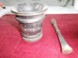 Gusseisener Mörser + Stößel 