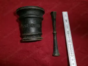 Gusseisener Mörser + Stößel  Bild 4
