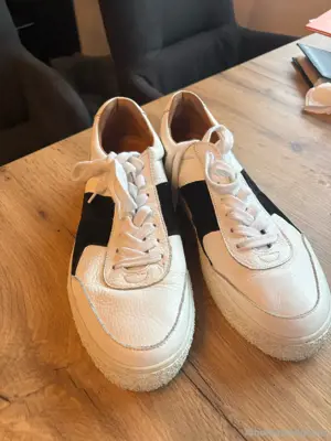 Div. Sneaker Bild 2