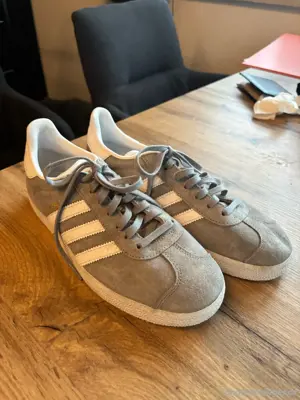 Div. Sneaker Bild 4