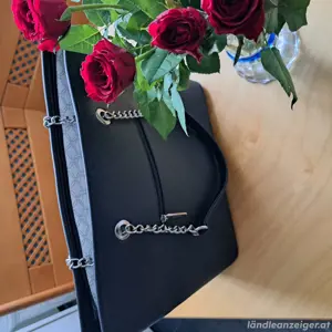 Schwarze Tasche