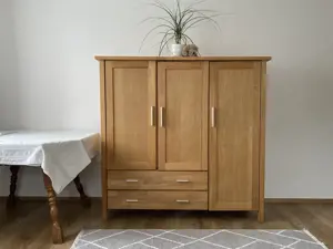 Schrank in Eiche Massivholz
