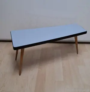 Formschöner Blumentisch