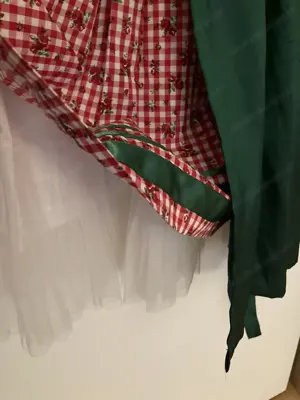 Schönes Dirndl Bild 4