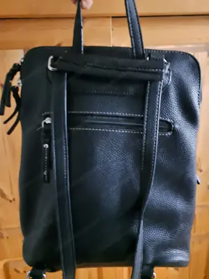 Schwarzer rucksack Bild 2