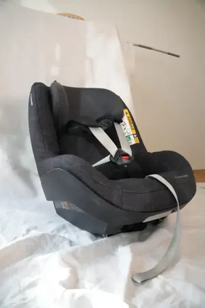 Maxi-Cosi Family Set (Babyschale, Kindersitz und Basisstation) Bild 3