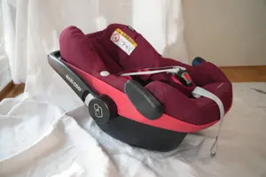 Maxi-Cosi Family Set (Babyschale, Kindersitz und Basisstation) Bild 8