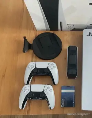 2 PS5 Controller mit einem Ladegerät, das sehr gut funktioniert