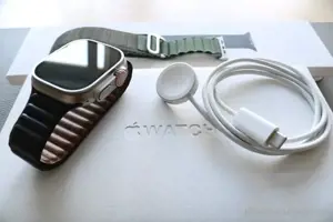 Apple Watch ultra 2 ,  49mm mit Armbänder mit akkukapazität : 100% , OVP Bild 3