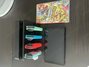 Nintendo Switch Set   wie neu, mit 4 Controllern, Ladestation & Mario Party Jamboree