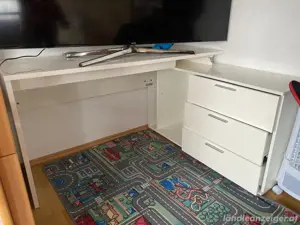 Schreibtisch
