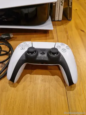 PS5  sony spielkonsole pit kontrollern und 4 disc videospiel , OVP  + rechung . Bild 2