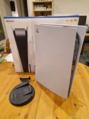 PS5  sony spielkonsole pit kontrollern und 4 disc videospiel , OVP  + rechung . Bild 3