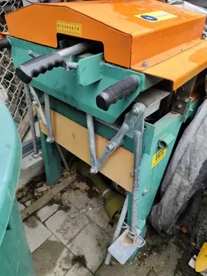Neuhauser Entrindungsmaschine