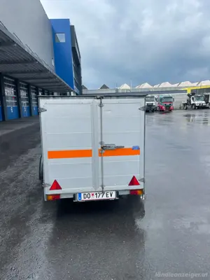 Anhänger.   Bild 2