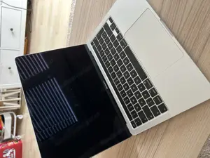 Apple MacBook Pro 13  (2020) | i5 | 16 GB RAM | 512 GB SSD | Touch Bar | Silber